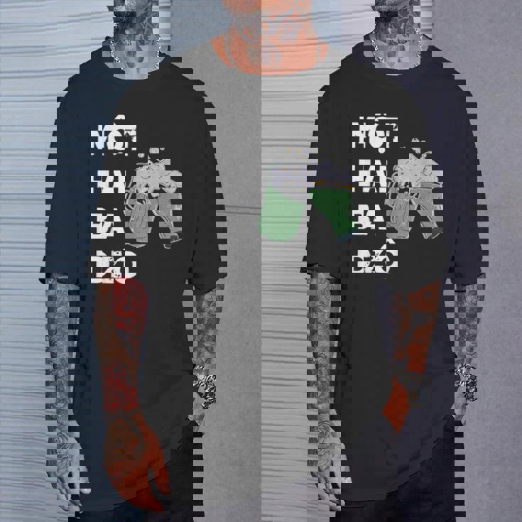 ベトナム ベトナム人 ベトナム語 モット・ハイ・バ・ドゾ ワン・ツー・スリー・チアーズ Tシャツ 彼への贈り物