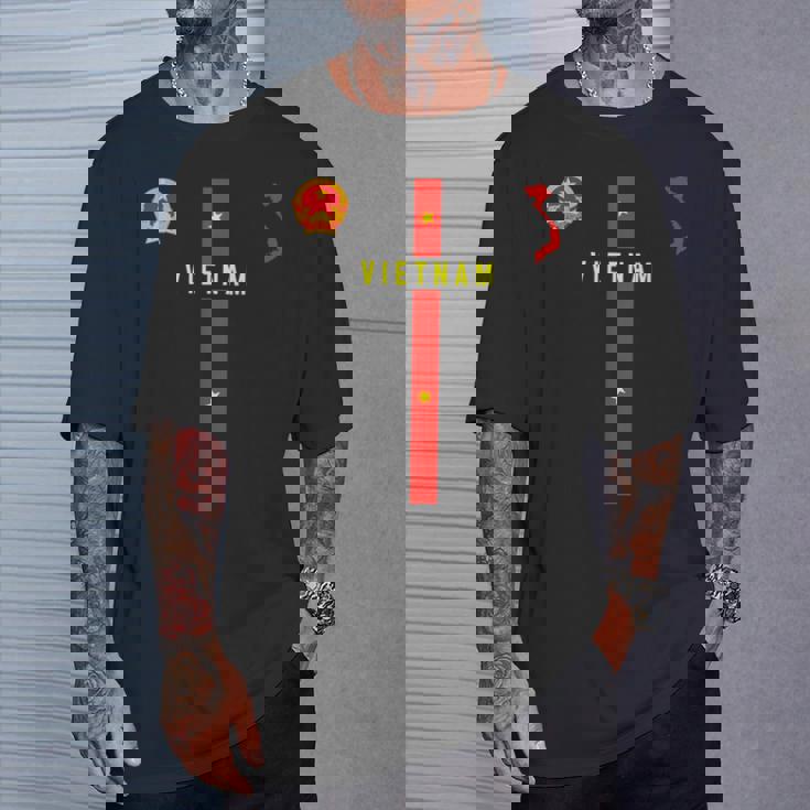 ベトナム国旗、ベトナムのシルエットマップ、紋章 Tシャツ 彼への贈り物