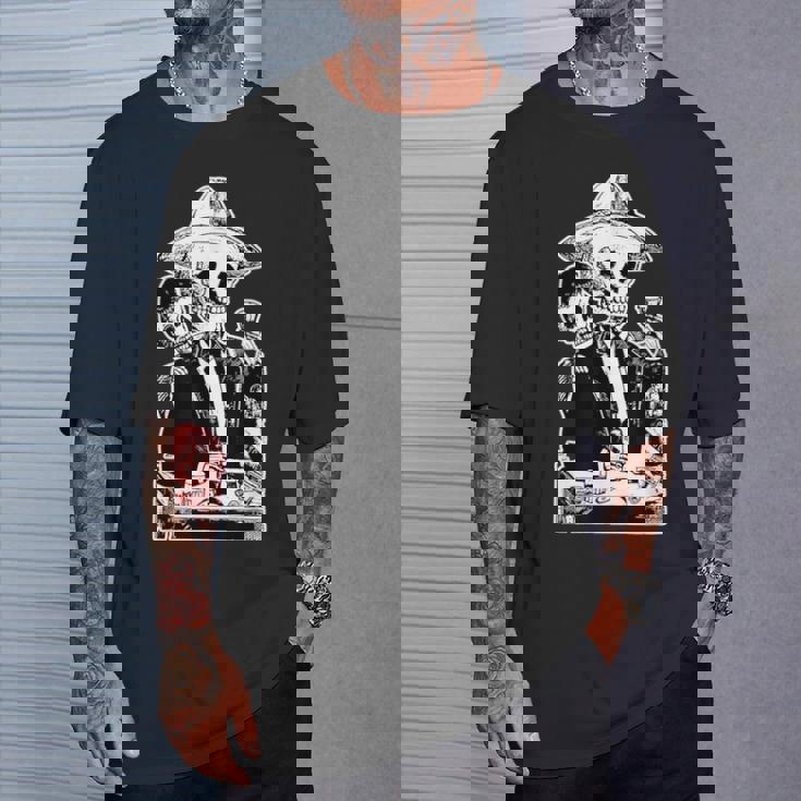 ホセ・グアダルーペ・ポサダ作 アルコール カラベラ 1888 Tシャツ 彼への贈り物