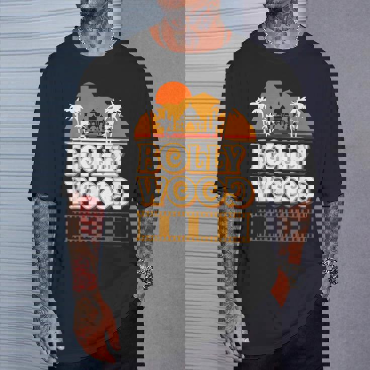 ボリウッド 映画愛好家 ヒンディーシネマ ヴィンテージ インド70年代インド Tシャツ 彼への贈り物