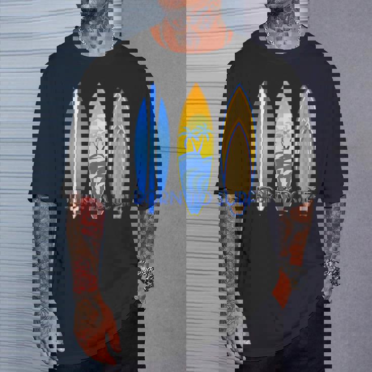 ボーン・トゥ・サーフ・サーフ・サーフィン・ザ・ウェーブ Tシャツ 彼への贈り物