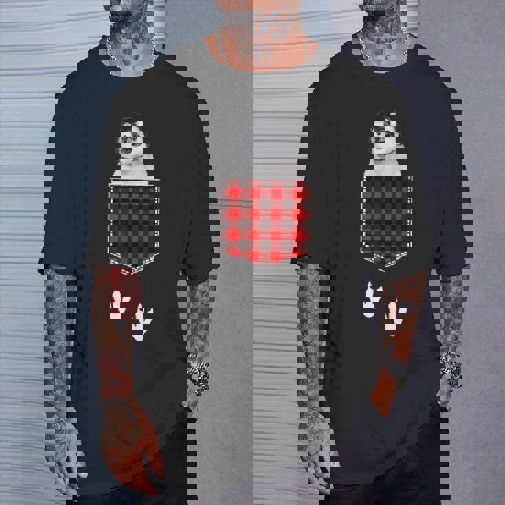 ポケットから覗き出るかわいいペンギン Tシャツ 彼への贈り物