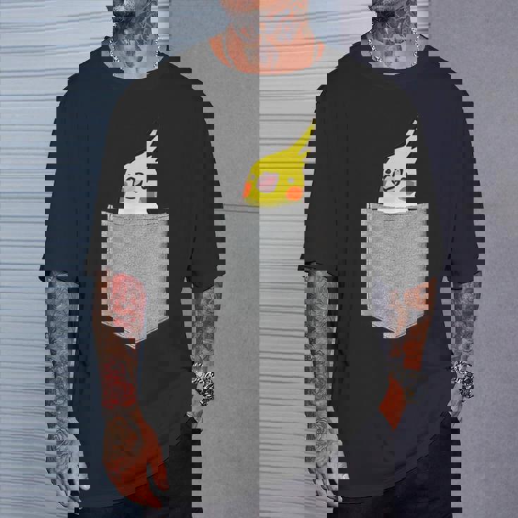 ポケットから覗くオカメインコのデザイン Tシャツ 彼への贈り物