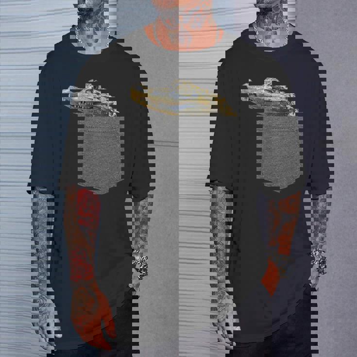 ポケットにワニ 愉快なアニマルデザイン Tシャツ 彼への贈り物