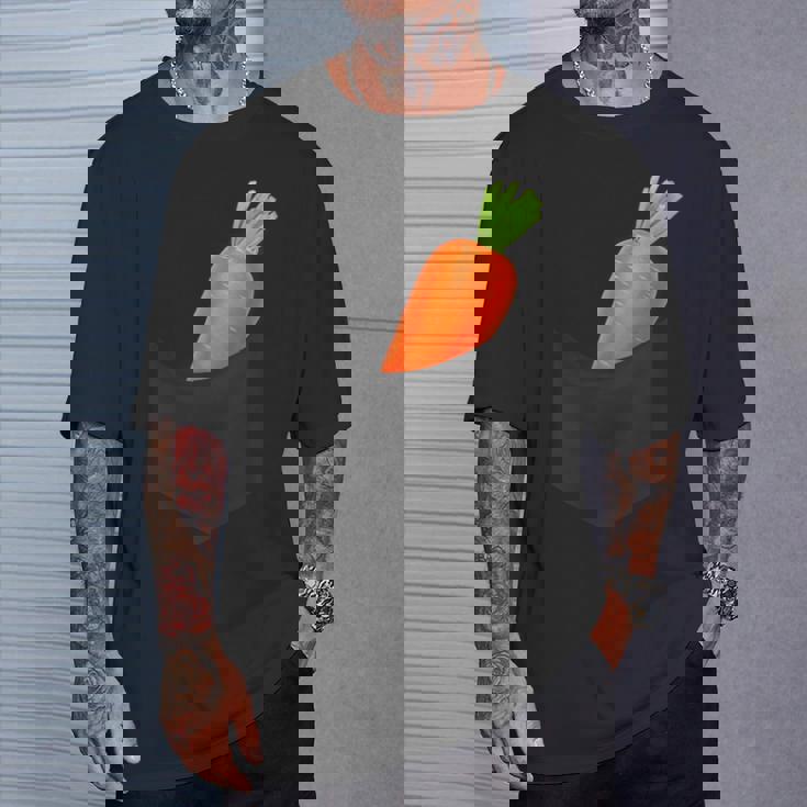 ポケットに入ったニンジン野菜、胸に面白いフルーツニンジン。 Tシャツ 彼への贈り物