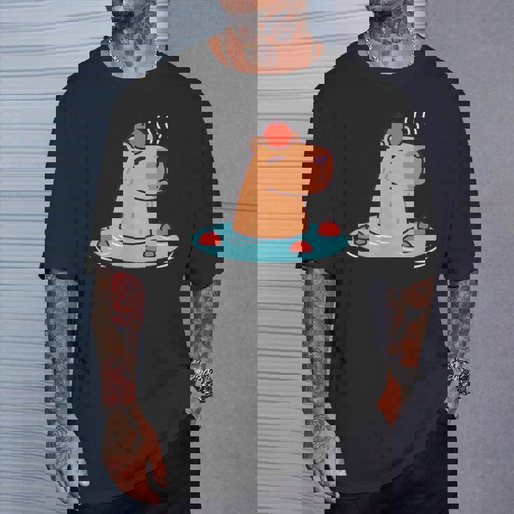 ポケットカピバラ 温泉に浸ける カピバラ Tシャツ 彼への贈り物