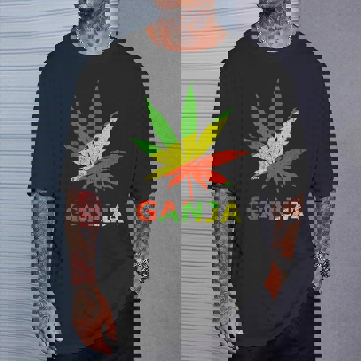 マリファナのガンジャ雑草の葉 ラスタカラー Tシャツ 彼への贈り物