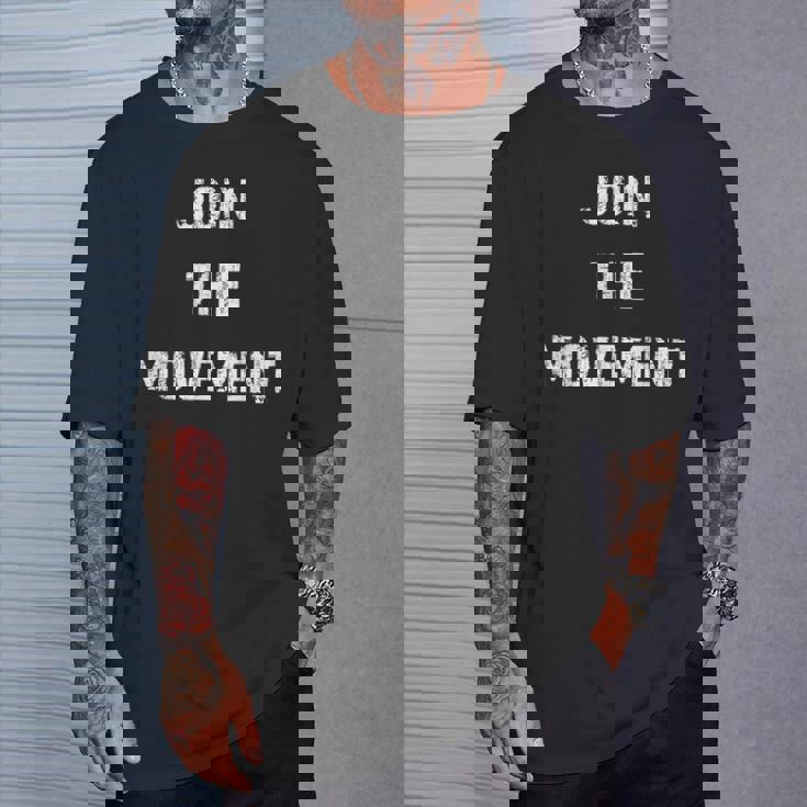 ムーブメントに参加 Tシャツ 彼への贈り物