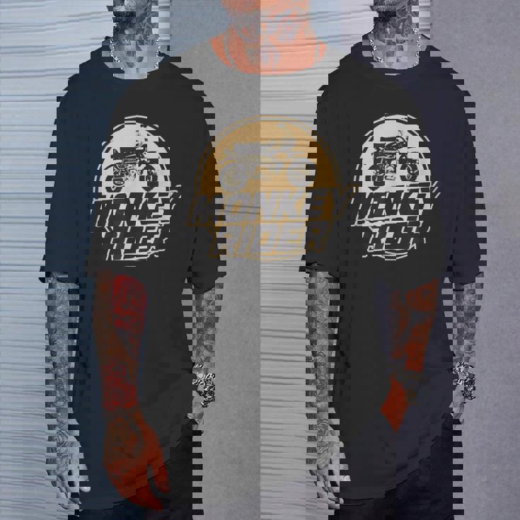 モンキーバイクライダーレトロクラシック原付オートバイtシャツ Tシャツ 彼への贈り物