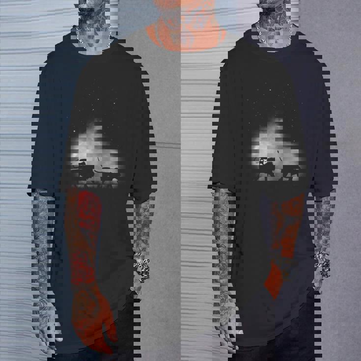 ライオンファミリー野生のアフリカ動物美しい Tシャツ 彼への贈り物