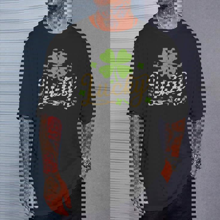 ラッキーシャムロック 四つ葉のクローバー 聖パトリックの日 Tシャツ 彼への贈り物