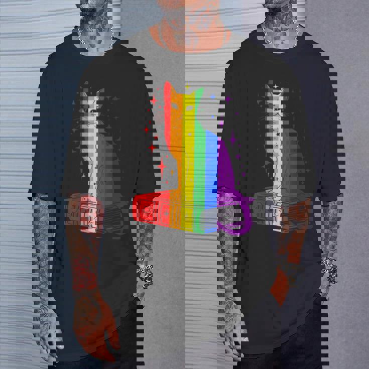 レインボー猫と本と星 Lgbt プライド Tシャツ 彼への贈り物