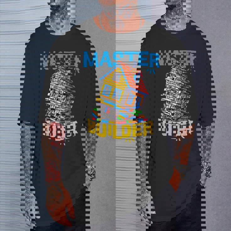 レゴのレンガ造りマスタービルダー面白い曲がった家。 Tシャツ 彼への贈り物