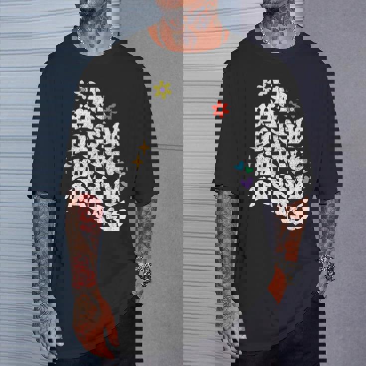 レトロ Groovy Im Wilow Doing Wilow Things おもしろ 母の日 Tシャツ 彼への贈り物