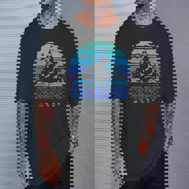 レトロ セレステ ヴィンテージデザイン 山遊び ビデオゲーム Tシャツ 彼への贈り物