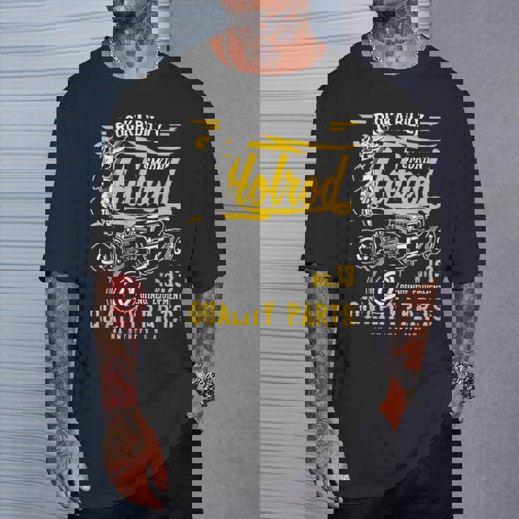 レトロなヴィンテージスタイルのホットロッドデザイン。 Tシャツ 彼への贈り物