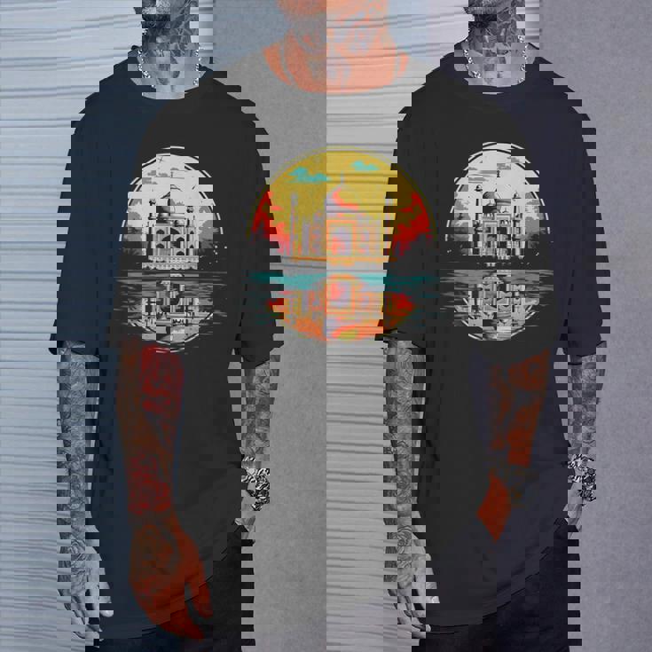 レトロスタイルのタージマハル。 Tシャツ 彼への贈り物