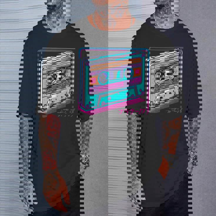 レトロヴェイパーウェイブカセット ロフィ アニメ 日本の美学 Tシャツ 彼への贈り物