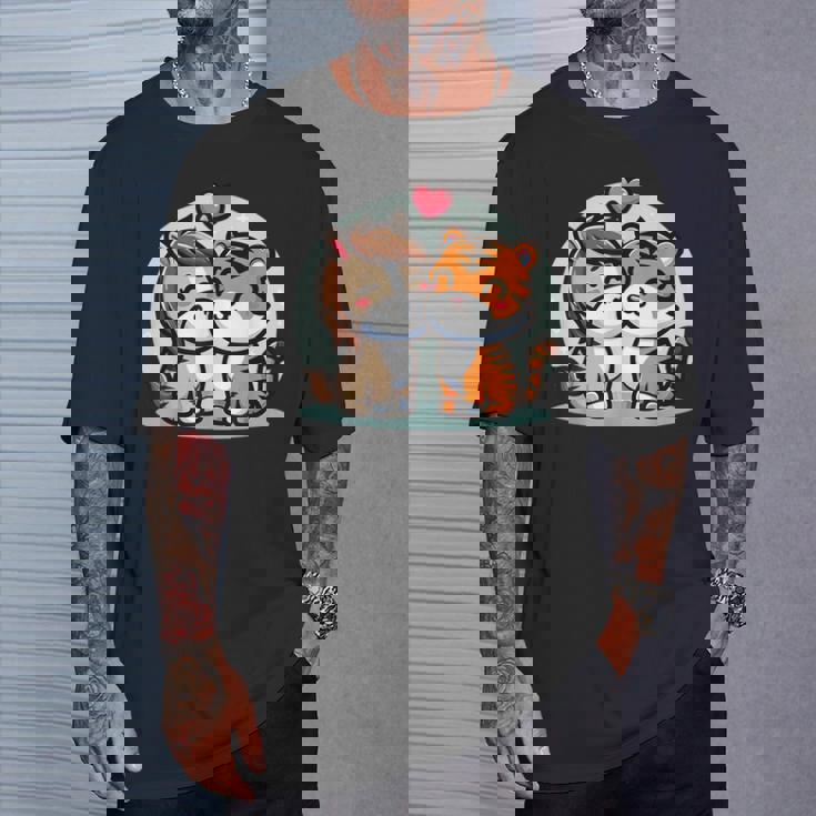 ローの馬と虎を抱きしめる Cuddling Horse And Tiger In Love Tシャツ 彼への贈り物