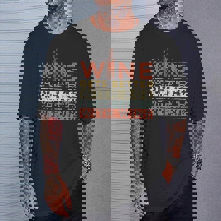 ワインは年を重ねるごとに良くなる私はワインと共に良くなる Tシャツ 彼への贈り物