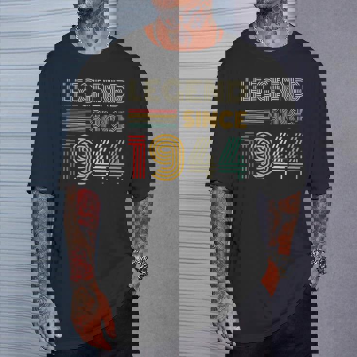 ヴィンテージ 1944 81 歳の誕生日プレゼント 男性 女性 81 歳 Tシャツ 彼への贈り物