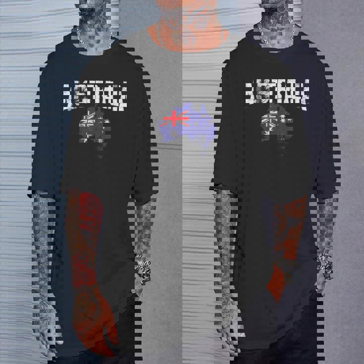 ヴィンテージオーストラリア地図、オーストラリア国旗お土産tシャツ。 Tシャツ 彼への贈り物