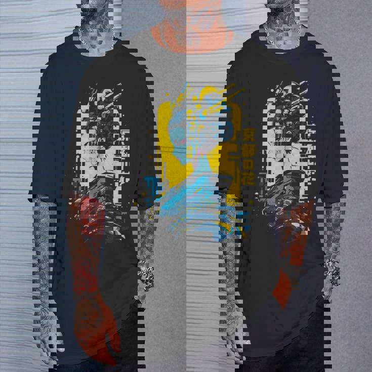 京の花、芸者イラスト サイバーパンク風 Tシャツ 彼への贈り物