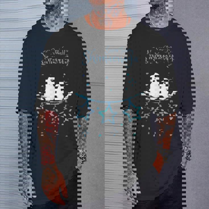 人気話題 シマエナガの親子 雪 雪の結晶 妖精 北海道 日本の野鳥 星 白い小鳥 星 Tシャツ 彼への贈り物