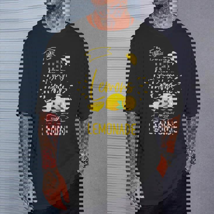 人生があなたにレモンを与えるとき、レモネードギフトを作る Tシャツ 彼への贈り物