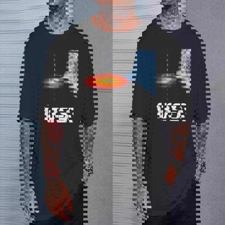 公式ライセンス。 Nasaシグナスブラックホールスペースギフト Tシャツ 彼への贈り物