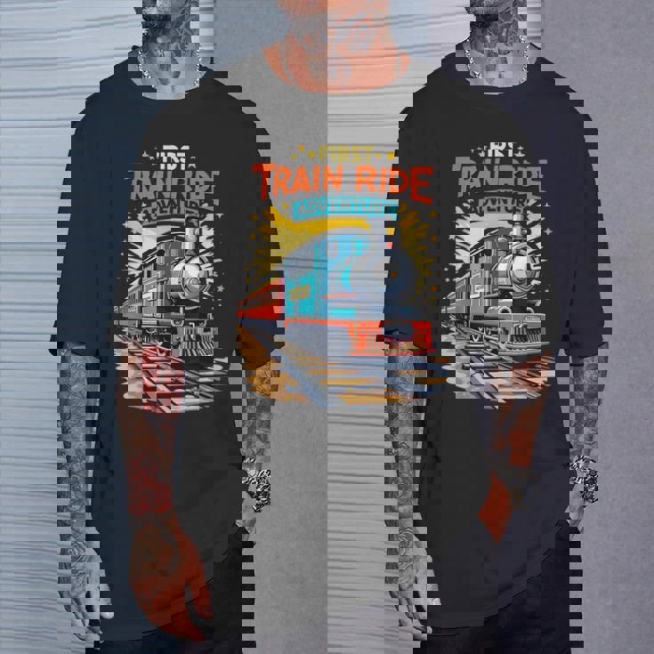 初電車 乗る 鉄道 アドベンチャー 風景 旅行 メモリーギア Tシャツ 彼への贈り物