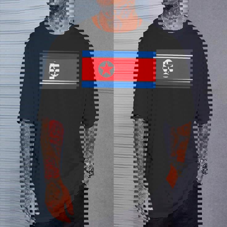 北朝鮮旗北朝鮮ピョンヤン。 Tシャツ 彼への贈り物