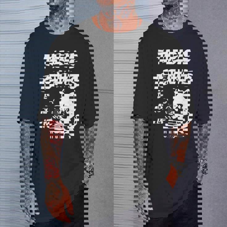 卓球をするクールな猫 Tシャツ 彼への贈り物