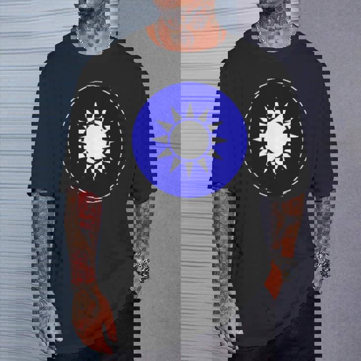 台湾空軍 ラウンドデル 旗 台湾武装部隊 Tシャツ 彼への贈り物