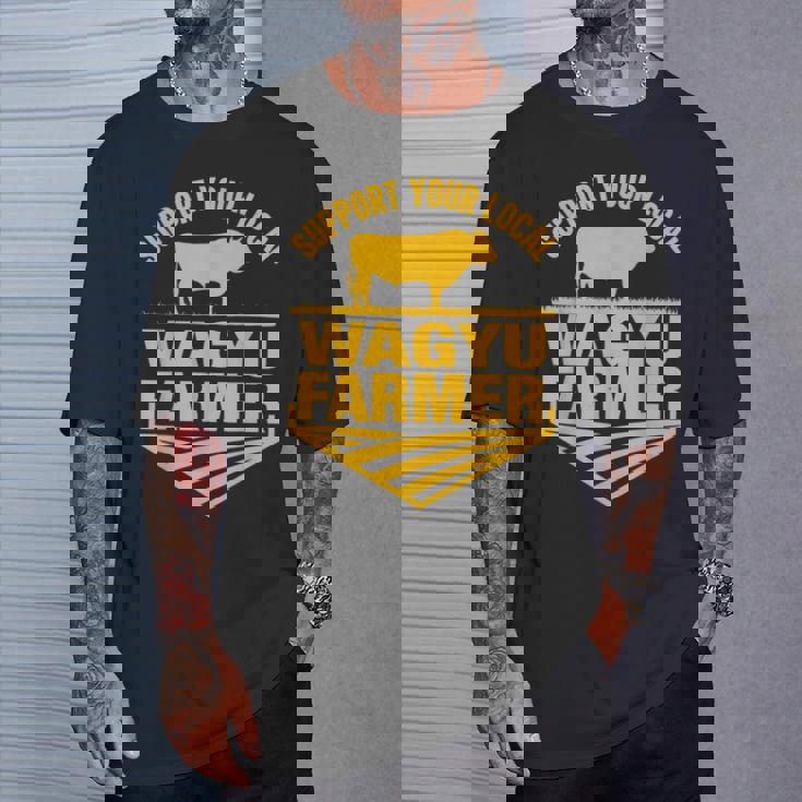 地元和牛農家を応援 牛和牛牧場。 Tシャツ 彼への贈り物