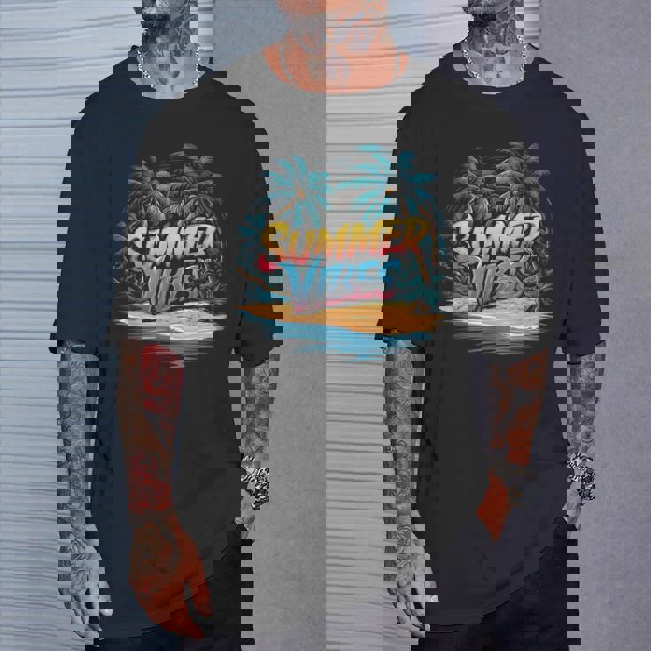 夏 バイブ トロピカル ビーチ ヤシの木 オーシャン サンシャイン Tシャツ 彼への贈り物