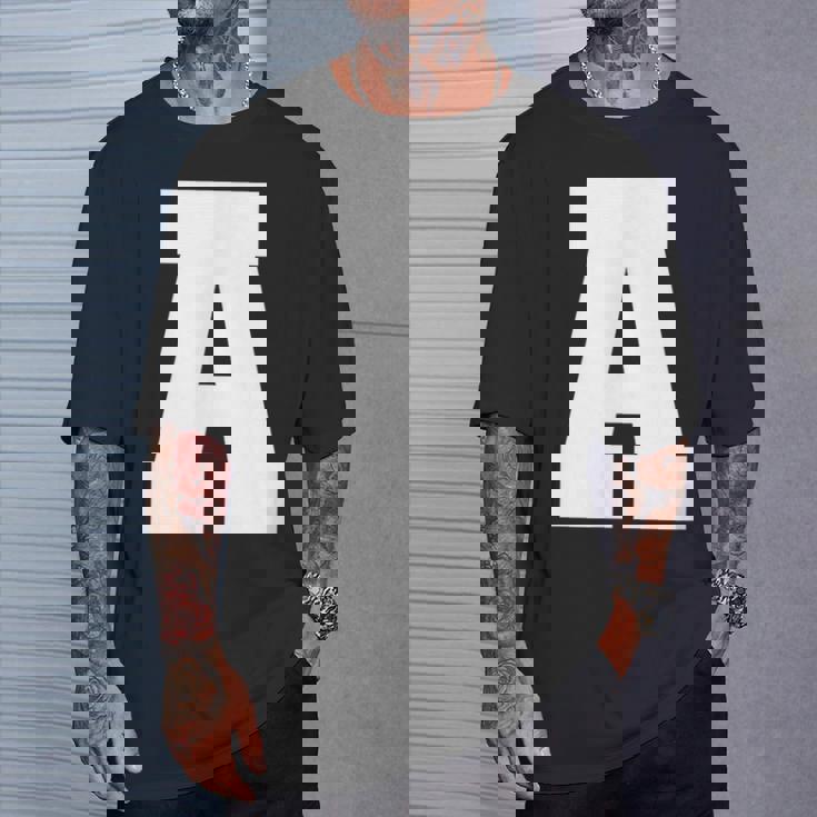 大文字 A アルファベットモノグラム イニシャル Tシャツ 彼への贈り物