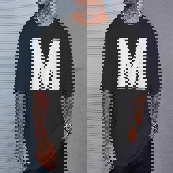 大文字 M アルファベットモノグラム イニシャル Tシャツ 彼への贈り物