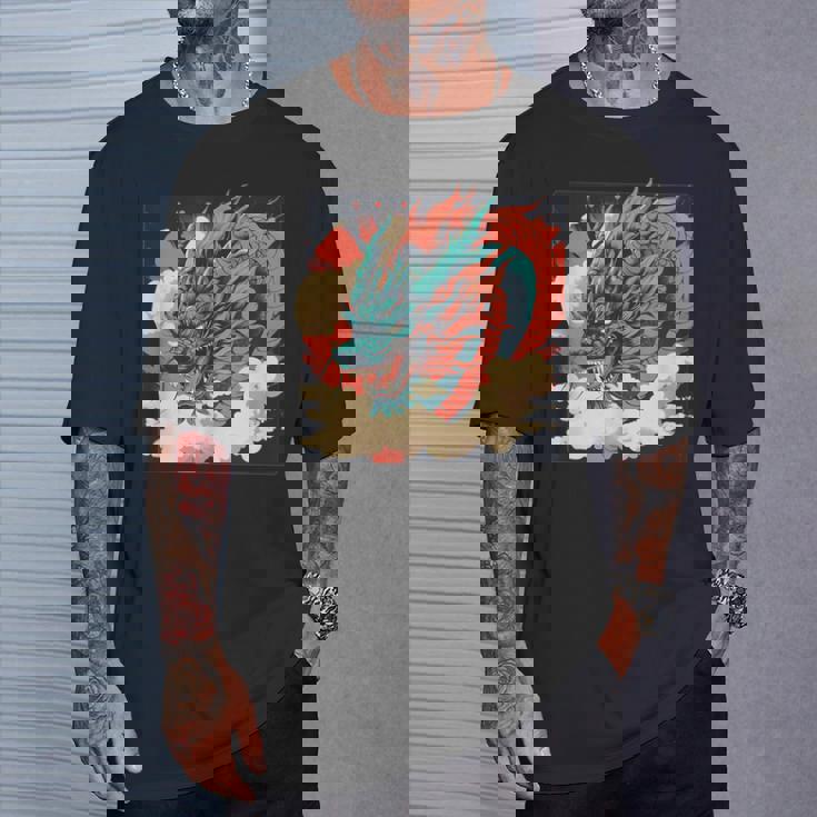 大胆でクールな外観の素晴らしい日本のドラゴン。 Tシャツ 彼への贈り物