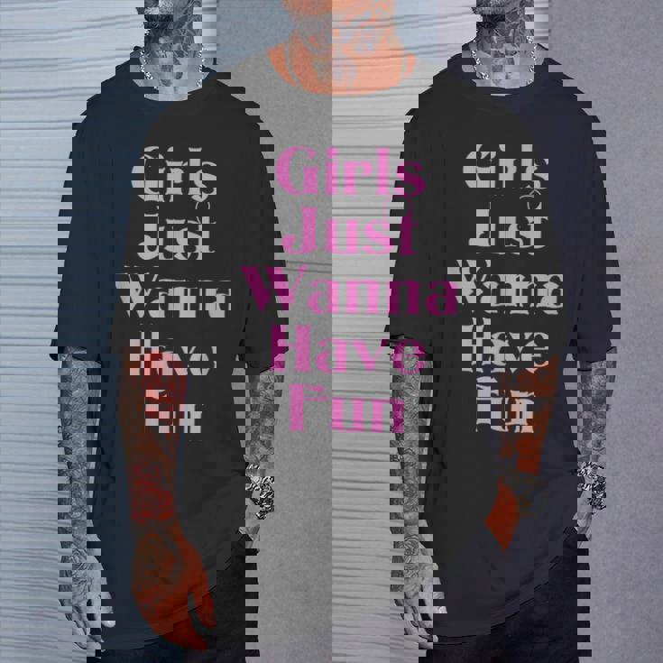 女の子はただ楽しみたいだけ Tシャツ 彼への贈り物