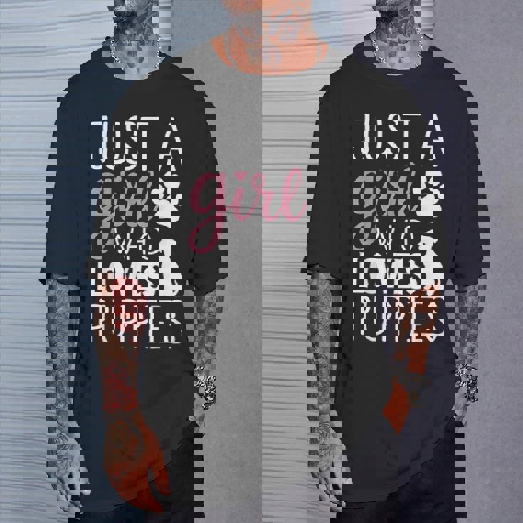 子犬 女の子 犬好き キュート ピンク 足跡プリント デザイン Tシャツ 彼への贈り物