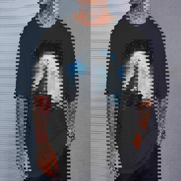 宇宙空間 オオカミ 月に遠吠えするオオカミ Tシャツ 彼への贈り物