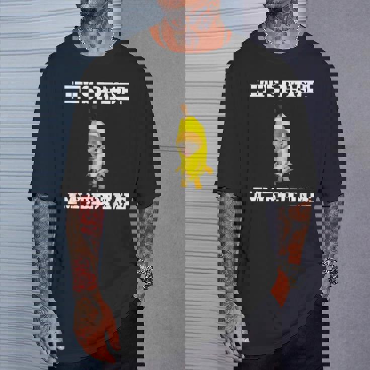 寝る時間が過ぎた面白い猫のミーム Tシャツ 彼への贈り物