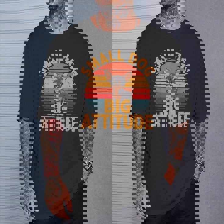 小型犬 大きな態度 レトロ 犬 品種 チワワ Tシャツ 彼への贈り物