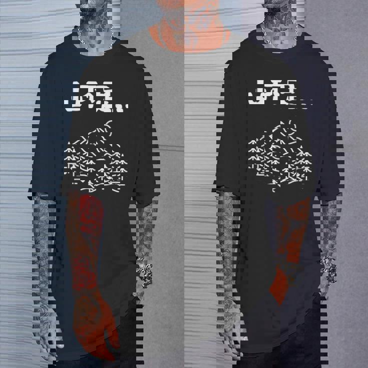 山不足 ハイキング 登山家 趣味 アウトドア 登山好き 山登り好き ギャグ おもしろ Tシャツ 彼への贈り物