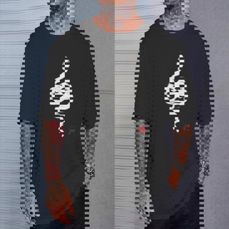 巳年 シンプルな白蛇デザイン 幸運を願うお守り Tシャツ 彼への贈り物