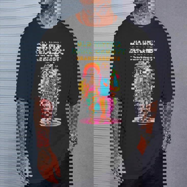 年老いたヒッピーがグルーヴィーな祖父母を作る Tシャツ 彼への贈り物