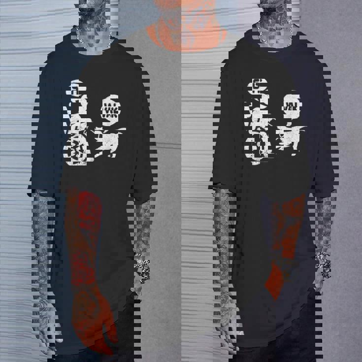 座って歩く 車いす ユーモア ジョーク 障害者 車いす Tシャツ 彼への贈り物