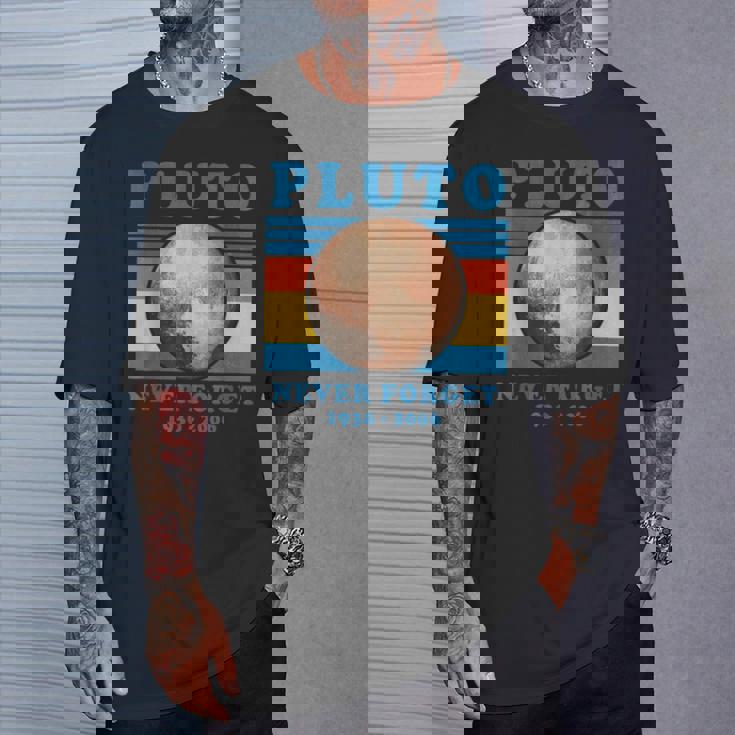 惑星冥王星を忘れてはいけないオタク天文学楽しい宇宙レトロ Tシャツ 彼への贈り物