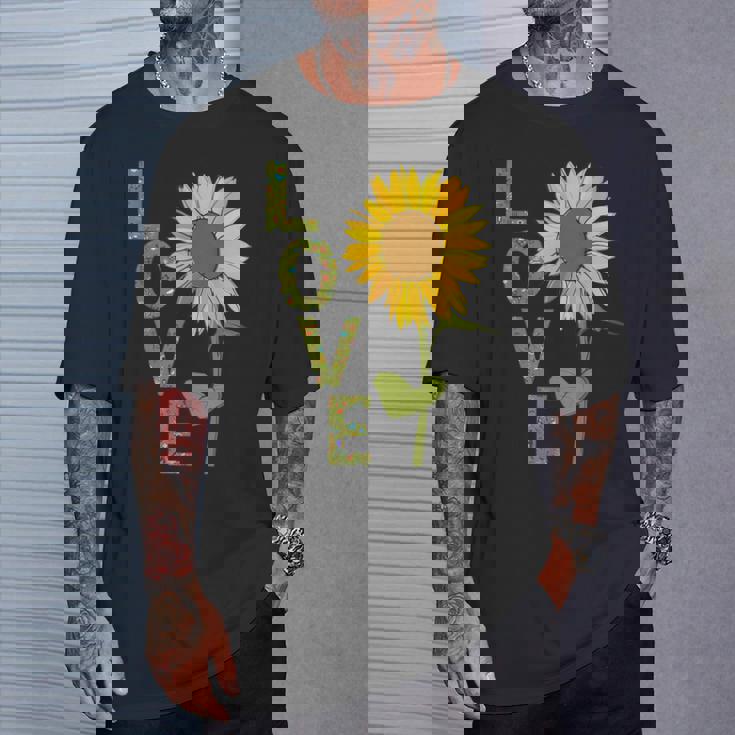 愛の大きなひまわりを作る庭師 Tシャツ 彼への贈り物